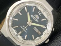 USED ORIENT AUTOMATIC JAPAN 46943 MENS DAY&DATE BLUE COLOR DIAL WATCH A431487-2 R107-a431487