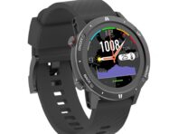 Спортивные часы с GPS на открытом воздухе