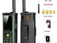 Наружный долговечный аккумулятор с четырьмя SIM-картами и четырьмя резервными мобильными телефонами с выдвижной антенной
