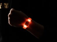 Светодиодный браслет оранжевый батарейки cr2016х2